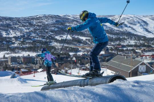 Hopp og rail  ski session