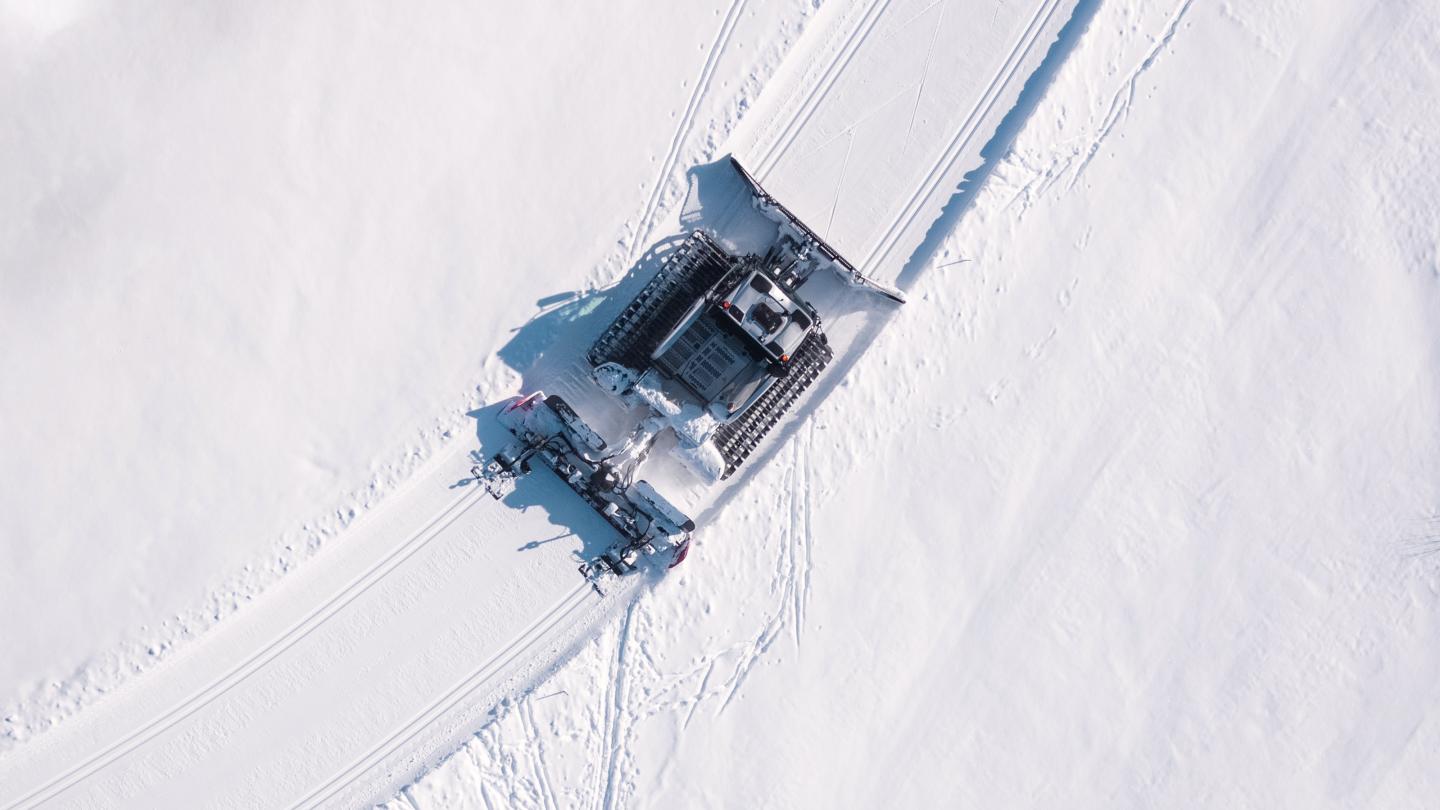 Snow tractor